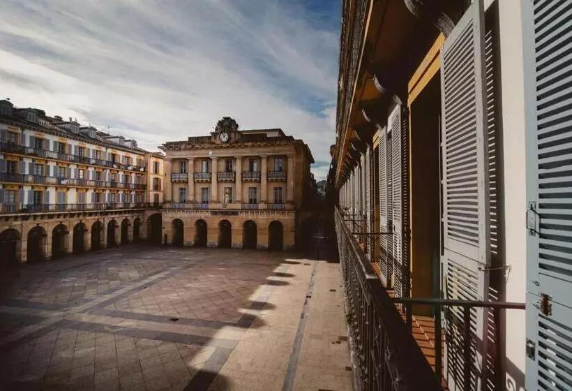 Majatalo Central Roomss