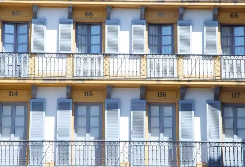 Majatalo Central Roomss