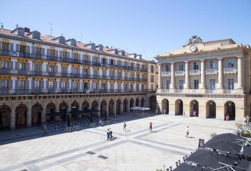 פנסיון Central Roomss