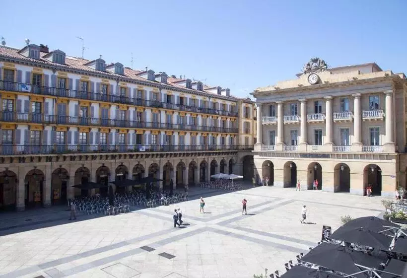 Majatalo Central Roomss