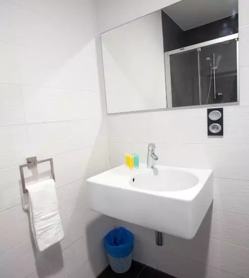 Majatalo Central Roomss