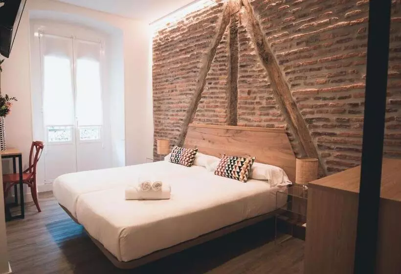 Majatalo Central Roomss