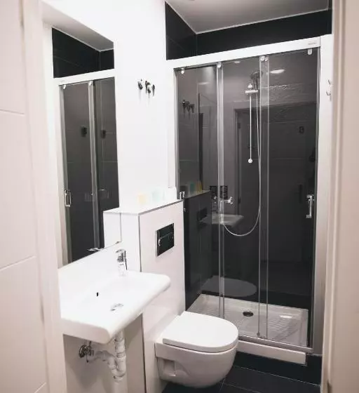 Majatalo Central Roomss