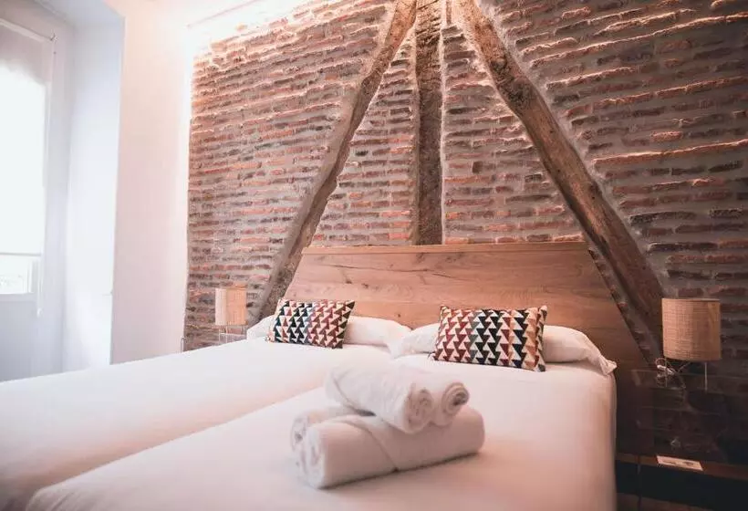 Majatalo Central Roomss