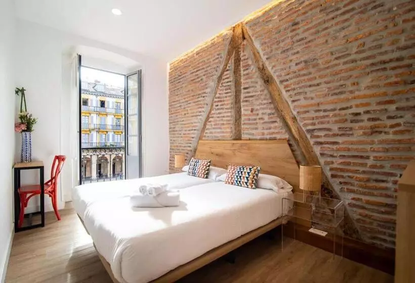 Majatalo Central Roomss