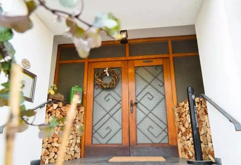 پانسیون Gasthof Zum Ritter   A Cozy Historical Landmark