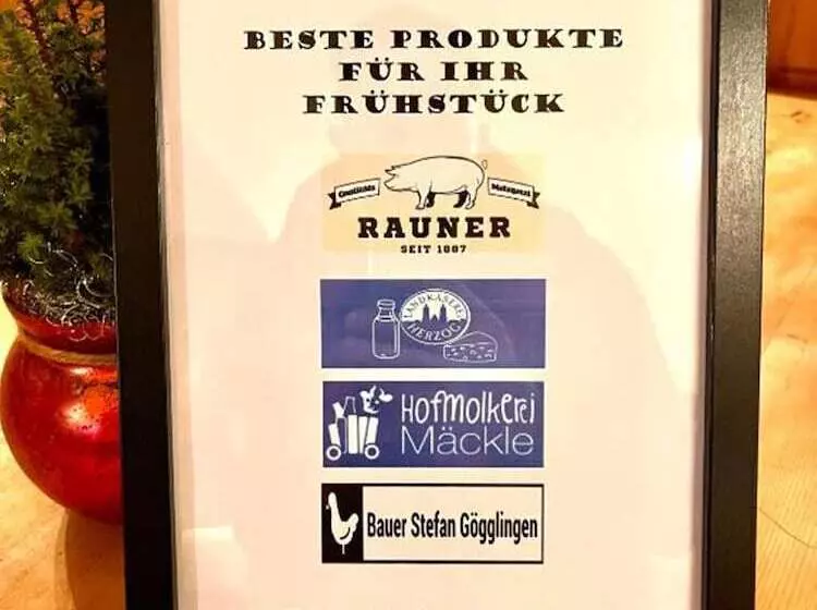 پانسیون Gasthof Zum Ritter   A Cozy Historical Landmark