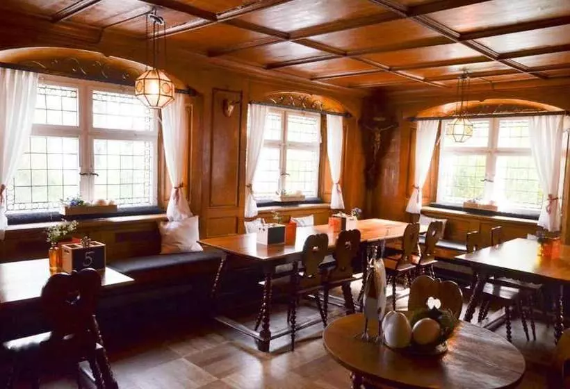 پانسیون Gasthof Zum Ritter   A Cozy Historical Landmark
