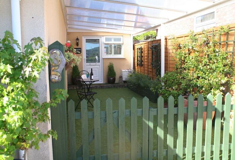 Relaxing Studio Sauna Luxe Bed Pet Friendly