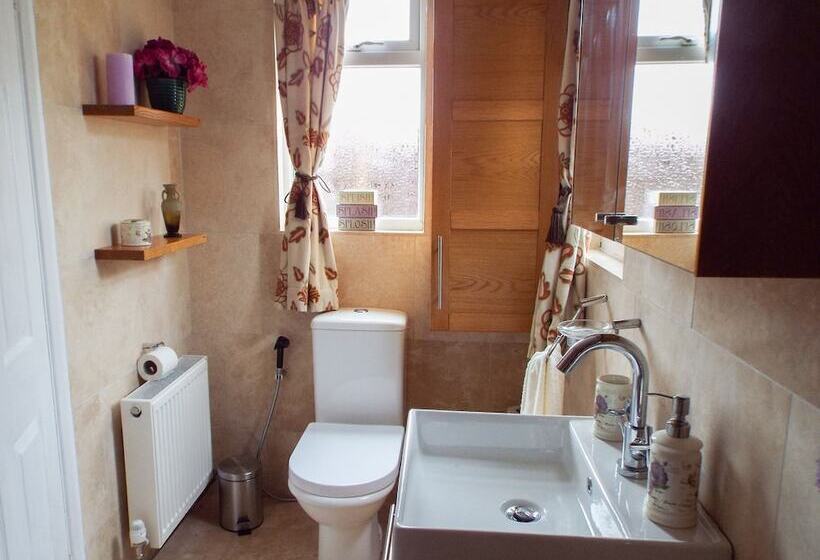 Relaxing Studio Sauna Luxe Bed Pet Friendly