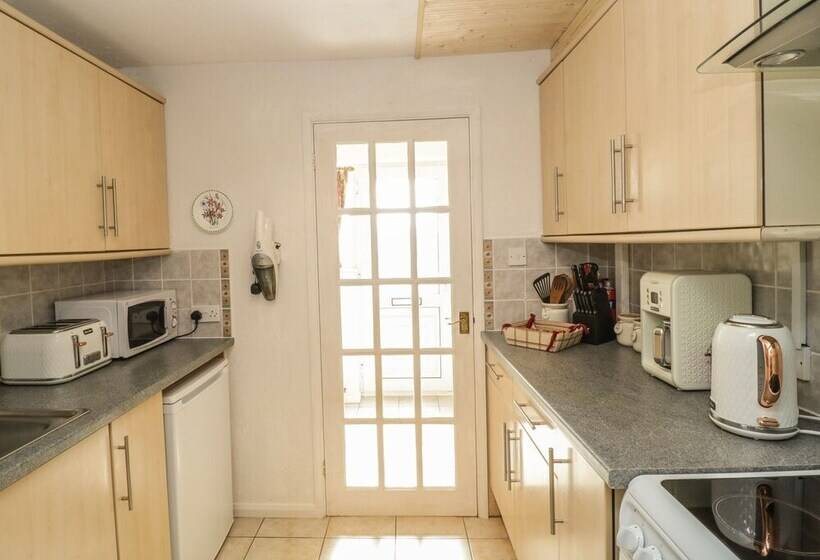 Relaxing Studio Sauna Luxe Bed Pet Friendly