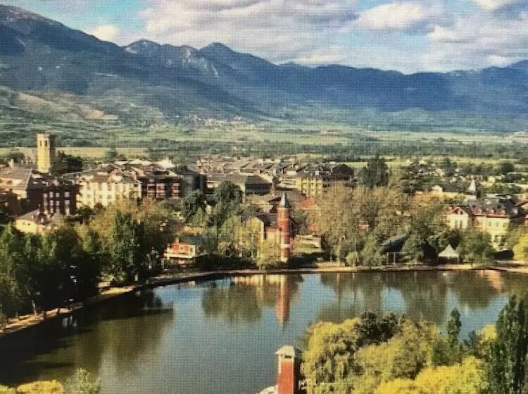 Apartamentos La Torreta Del Llac