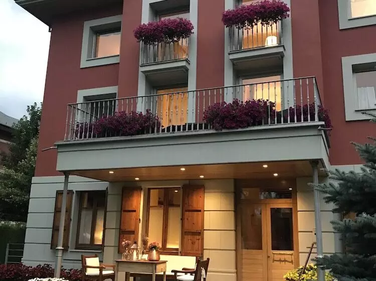 Apartamentos La Torreta Del Llac