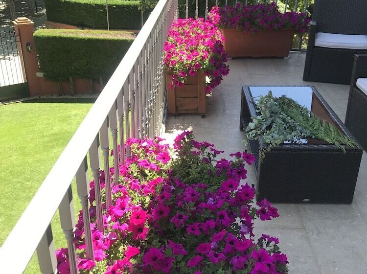 Apartamentos La Torreta Del Llac