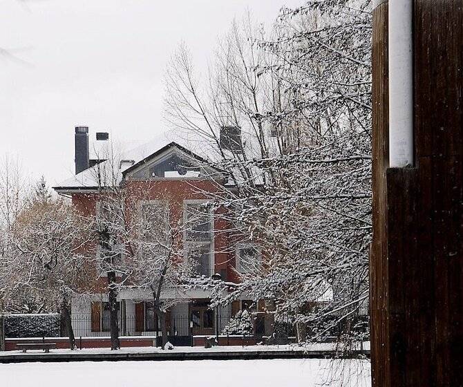 Apartamentos La Torreta Del Llac