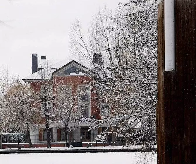 Apartamentos La Torreta Del Llac