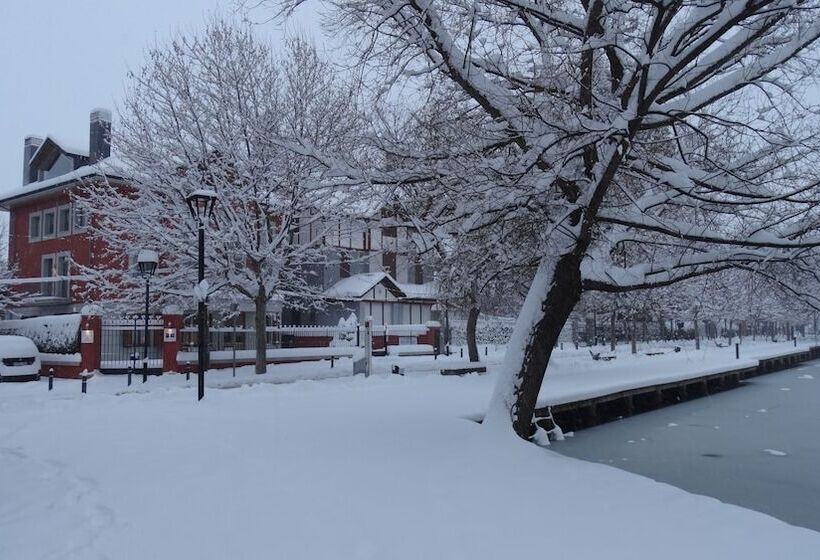 Apartamentos La Torreta Del Llac