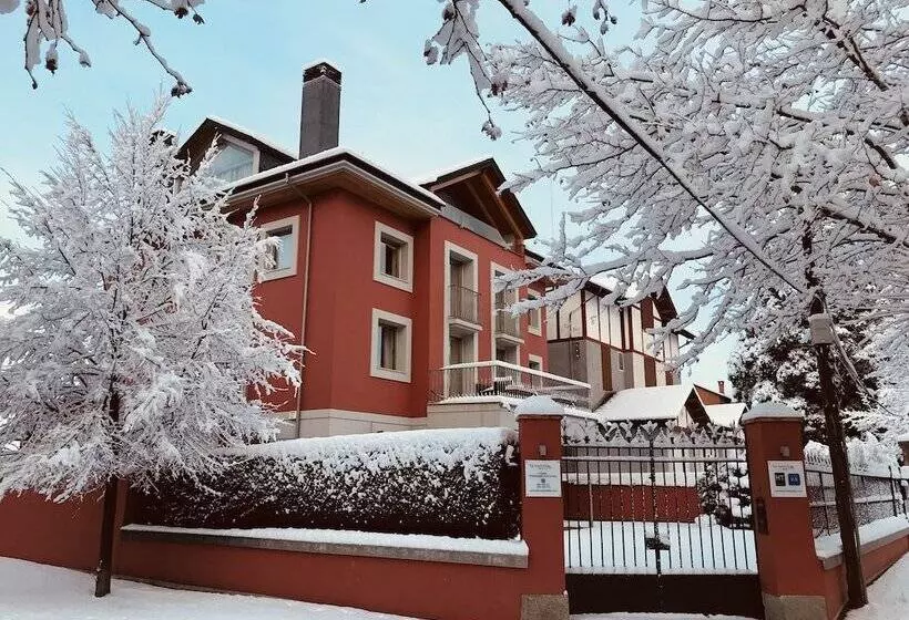 Apartamentos La Torreta Del Llac