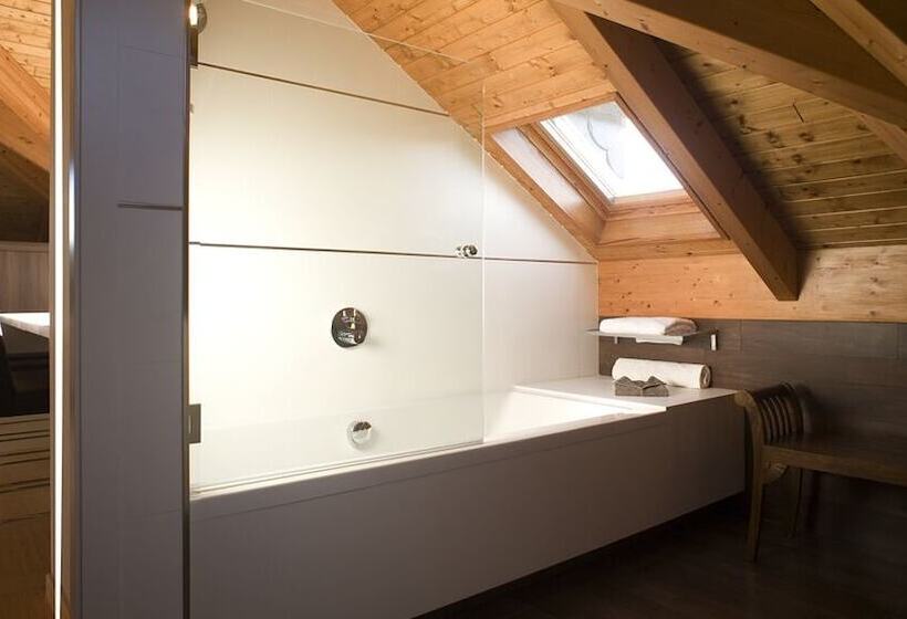 Apartamentos La Torreta Del Llac