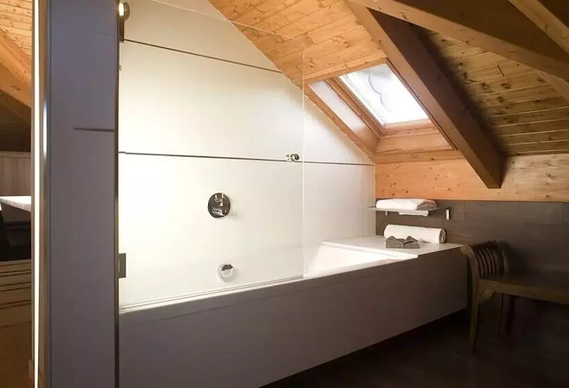 Apartamentos La Torreta Del Llac