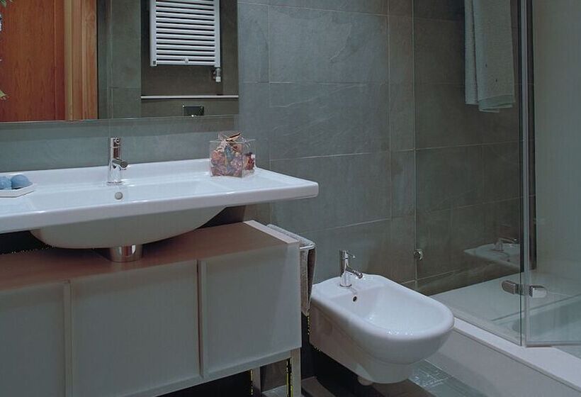 Apartamentos La Torreta Del Llac