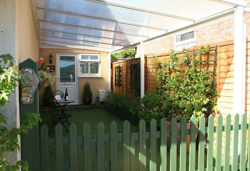 Relaxing Studio Sauna Luxe Bed Pet Friendly