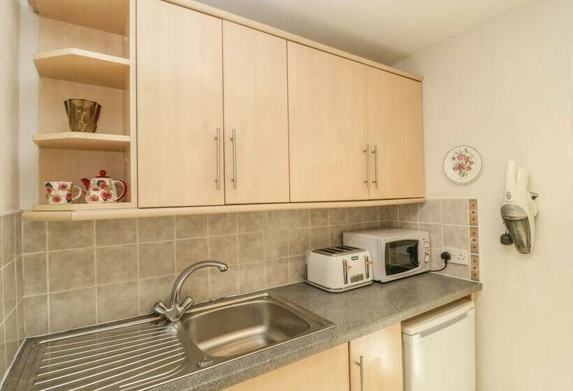 Relaxing Studio Sauna Luxe Bed Pet Friendly