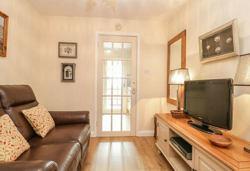 Relaxing Studio Sauna Luxe Bed Pet Friendly