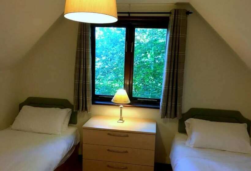 Hotel Prancing Hare Lodge Hot Tub