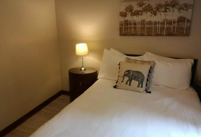 Hotel Prancing Hare Lodge Hot Tub