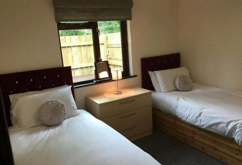 Hotel Prancing Hare Lodge Hot Tub