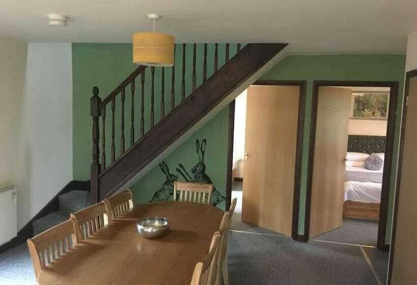 Hotel Prancing Hare Lodge Hot Tub