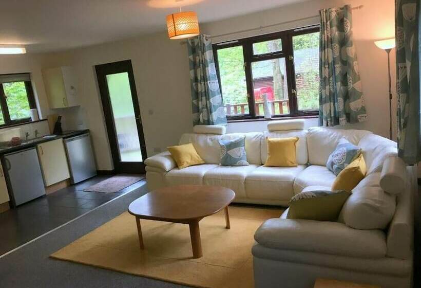 Hotel Prancing Hare Lodge Hot Tub