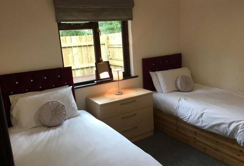 Hotel Prancing Hare Lodge Hot Tub