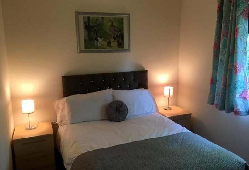 Hotel Prancing Hare Lodge Hot Tub