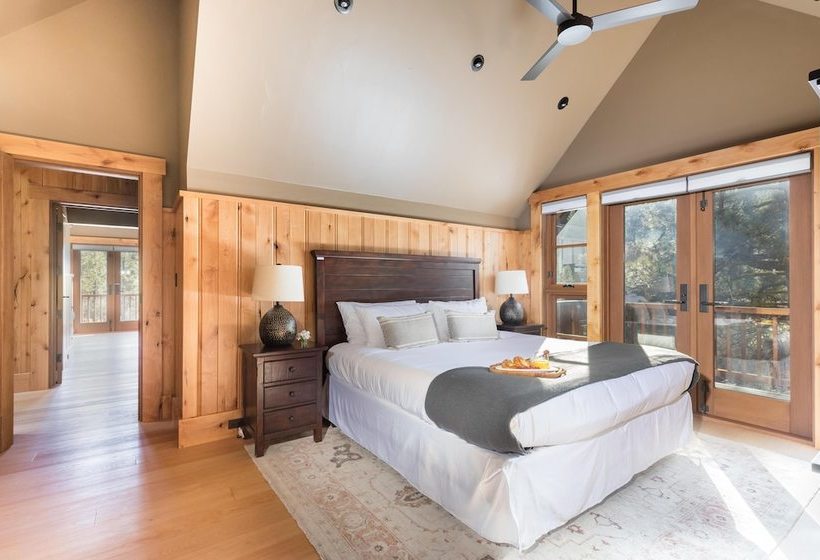 Hunter By Avantstay | Riverfront Cabin W/ Prvt Cottage | 10mins From Squaw