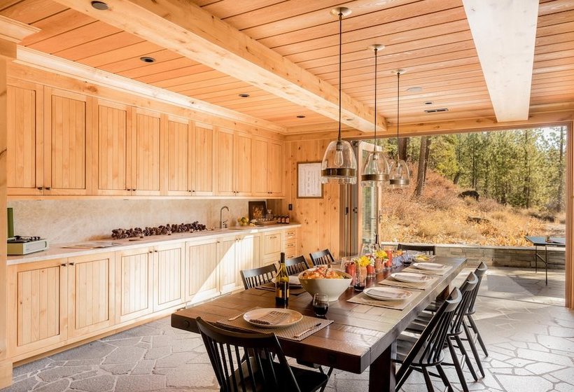 Hunter By Avantstay | Riverfront Cabin W/ Prvt Cottage | 10mins From Squaw