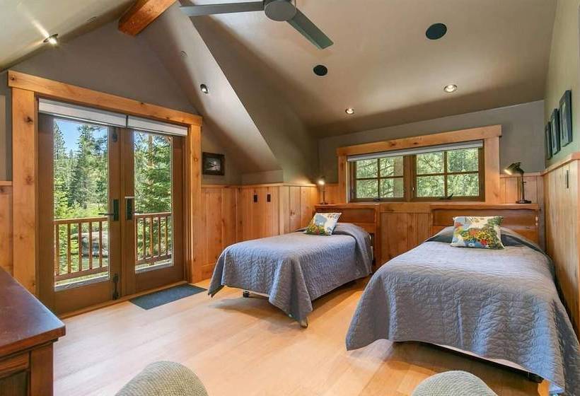 Hunter By Avantstay | Riverfront Cabin W/ Prvt Cottage | 10mins From Squaw