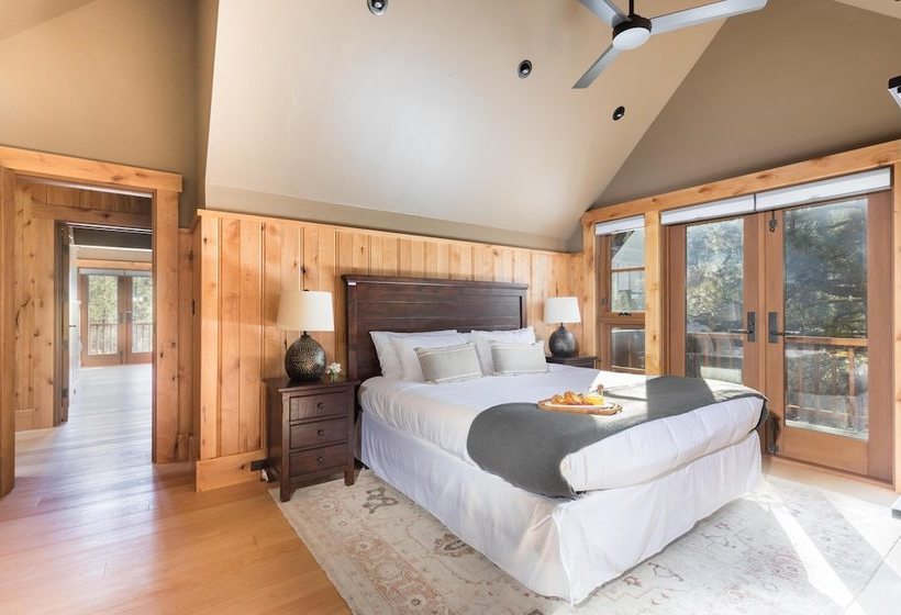 Hunter By Avantstay | Riverfront Cabin W/ Prvt Cottage | 10mins From Squaw