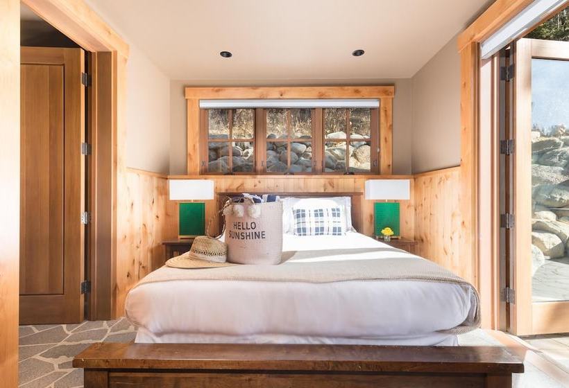 Hunter By Avantstay | Riverfront Cabin W/ Prvt Cottage | 10mins From Squaw