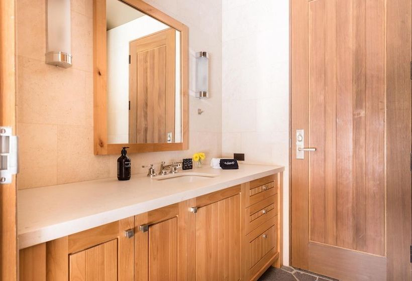 Hunter By Avantstay | Riverfront Cabin W/ Prvt Cottage | 10mins From Squaw