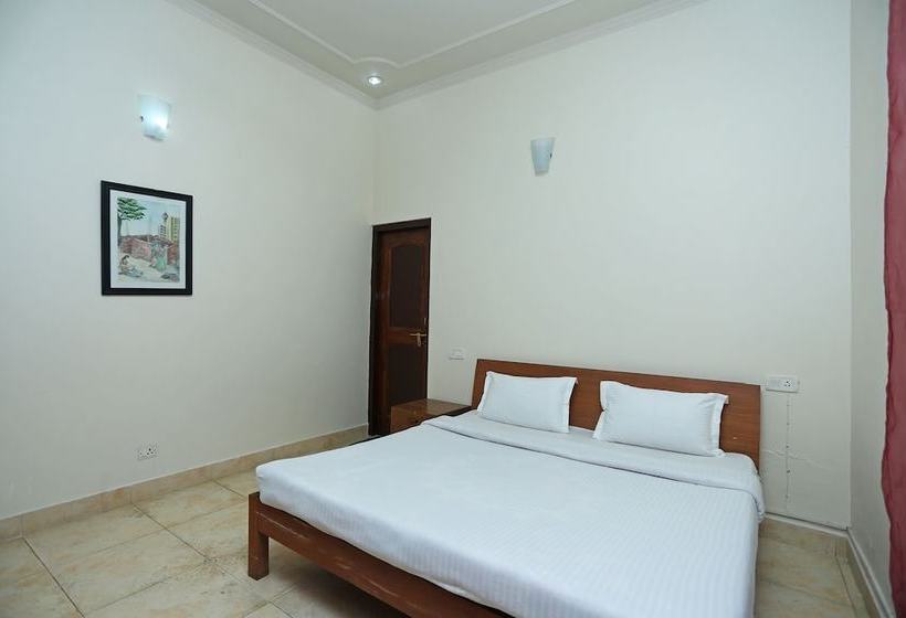 펜션 Oyo Home 10923 Cozy Cottage