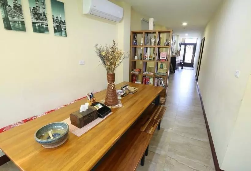 پانسیون Sanyi Hawthorn B&b