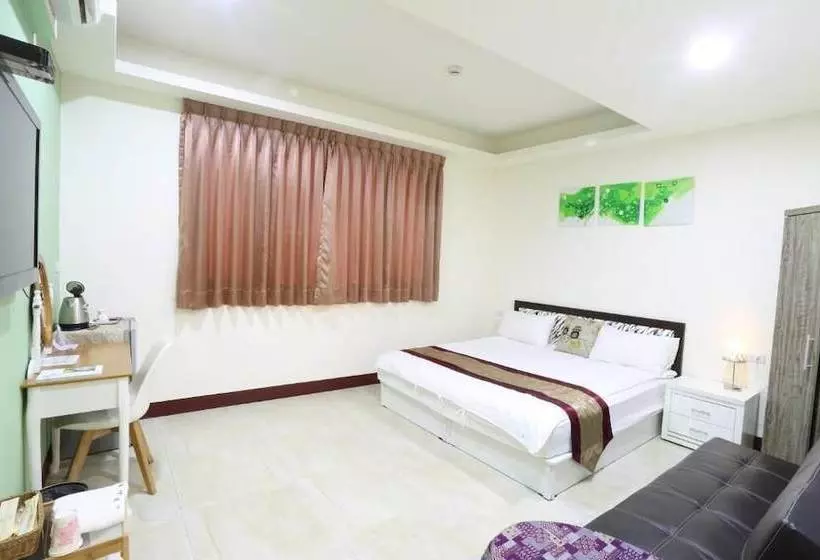 پانسیون Sanyi Hawthorn B&b