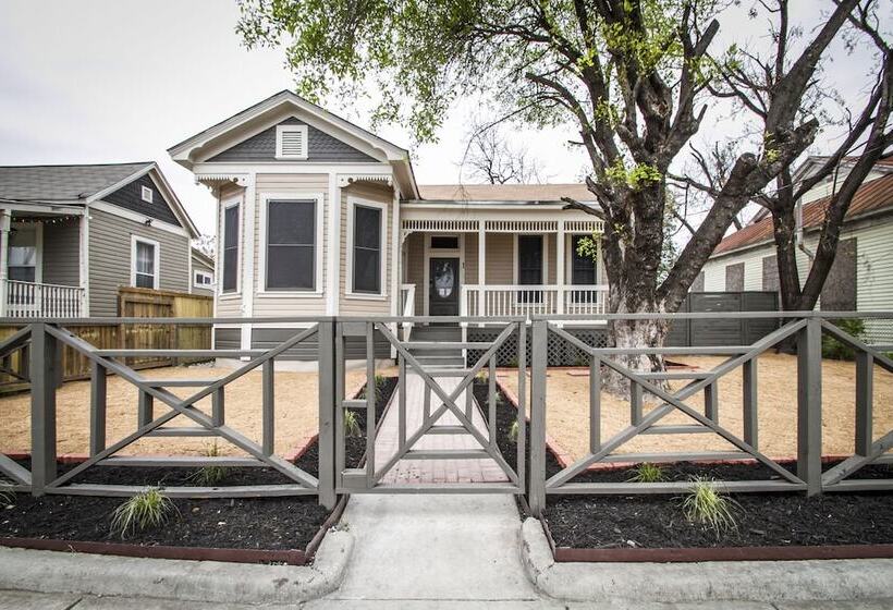 Restored Historic 2br/1.5ba House Near Downtown