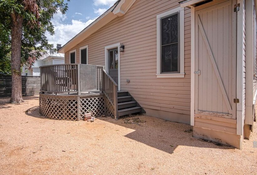 Restored Historic 2br/1.5ba House Near Downtown