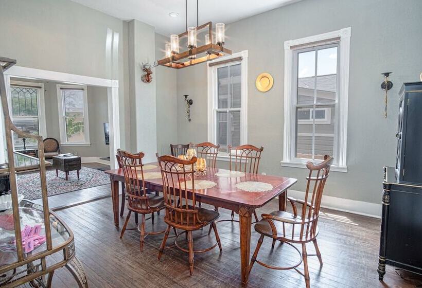 Restored Historic 2br/1.5ba House Near Downtown