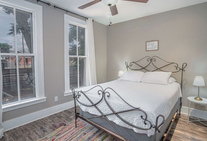 Restored Historic 2br/1.5ba House Near Downtown