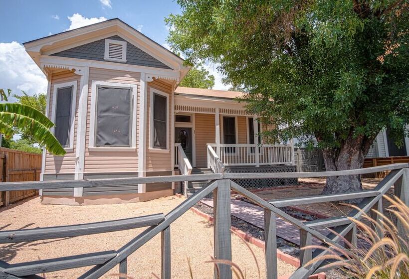 Restored Historic 2br/1.5ba House Near Downtown