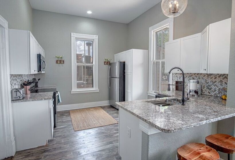 Restored Historic 2br/1.5ba House Near Downtown